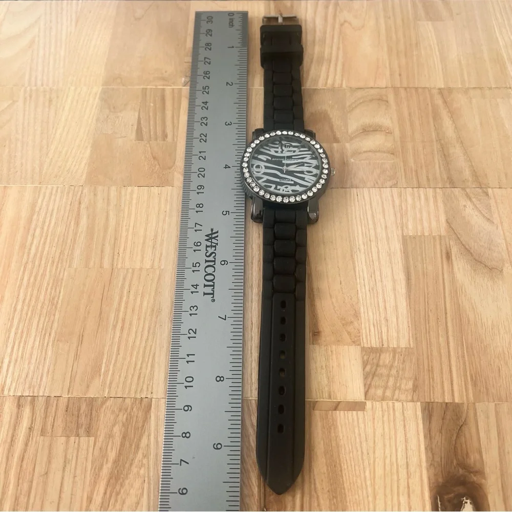 American exchange black white zebra stripe fashion watch NEW BATTERY